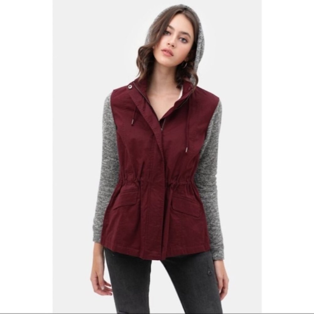 HOODED UTILITY JACKET